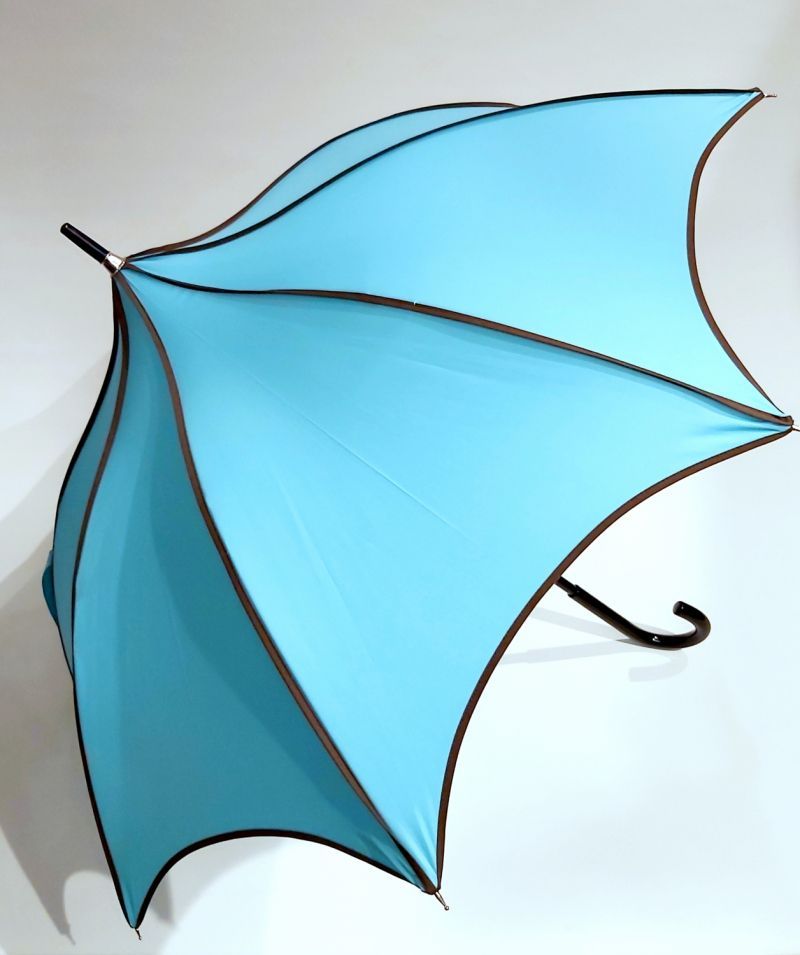 Parapluie femme long pagode manuel uni noir gansé beige / Guy de