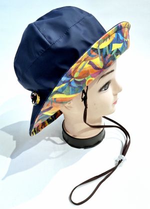 Chapeau de pluie français tissu déperlant uni bleu marine mâte bord multicolore - Cloumabic - Ajustable T 55 / 58 cm