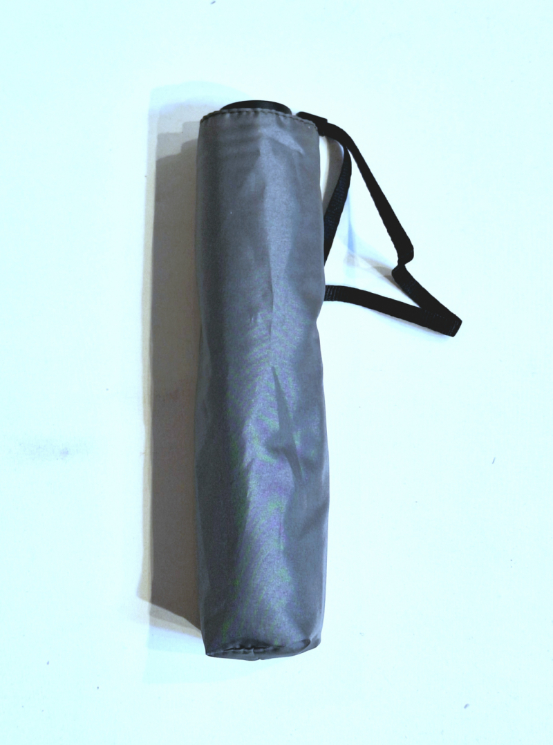 Parapluie pliant ultra léger 100g PLUME fin uni gris manuel - Top sac à main & Pas cher - Neyrat