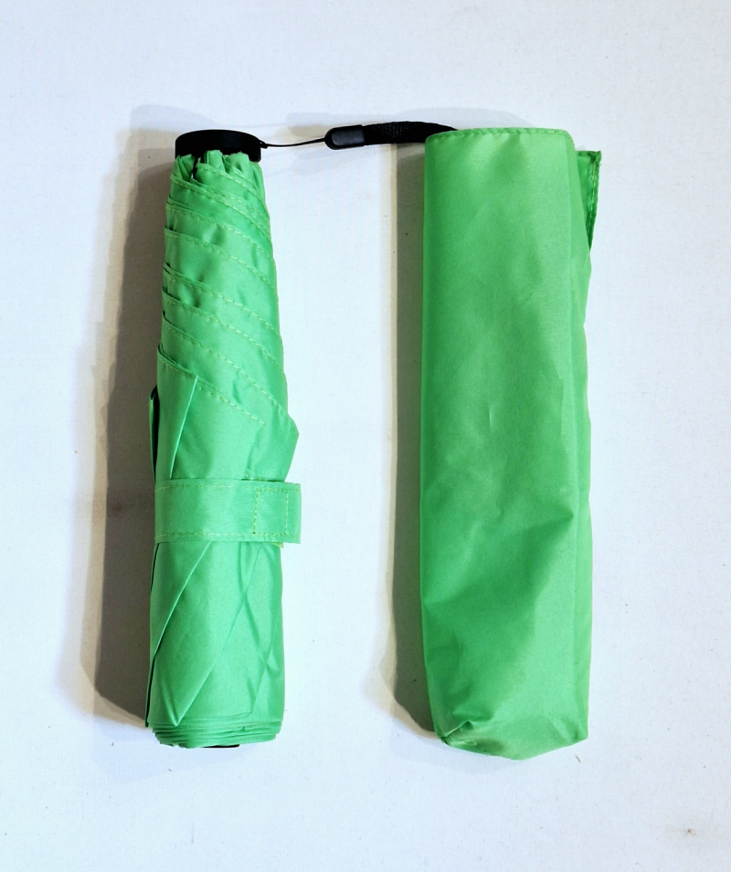 Parapluie mini pliant ultra léger 100g PLUME fin uni vert anis manuel - Top sac à main & Pas cher - Neyrat